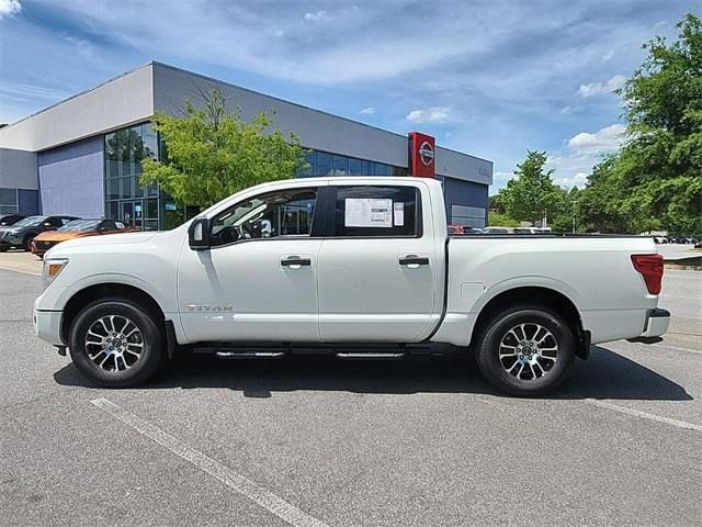 2024 Nissan Titan SV