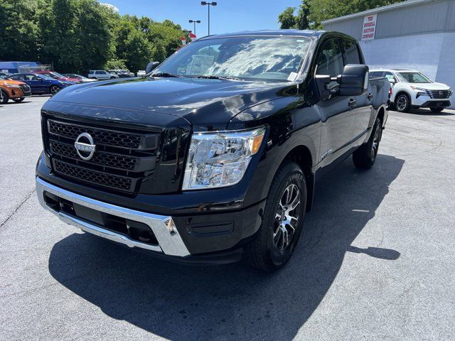 2024 Nissan Titan SV