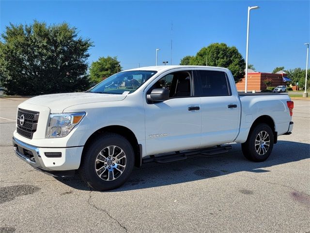 2024 Nissan Titan SV