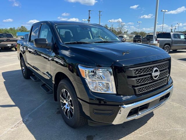 2024 Nissan Titan SV