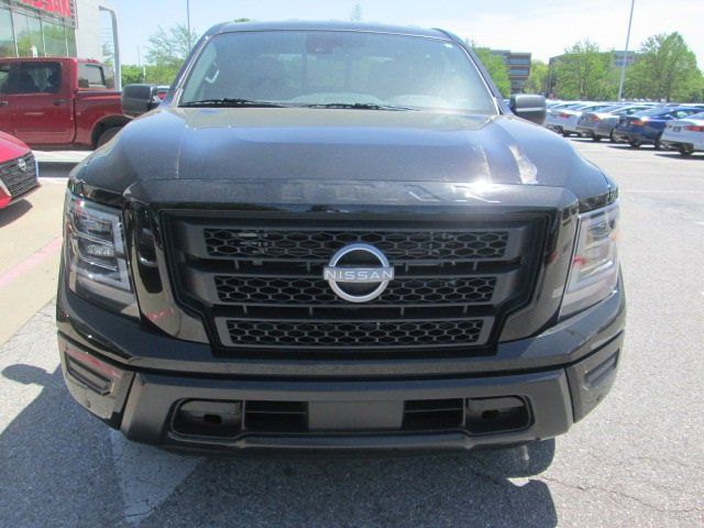 2024 Nissan Titan SV