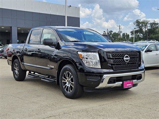 2024 Nissan Titan SV