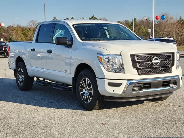 2024 Nissan Titan SV