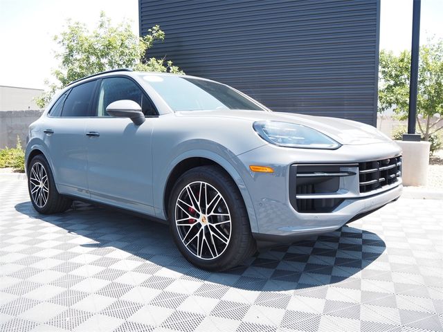 2024 Porsche Cayenne S