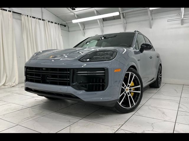 2024 Porsche Cayenne Turbo E-Hybrid