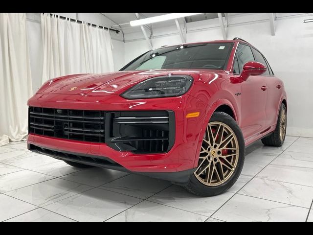 2024 Porsche Cayenne Turbo E-Hybrid