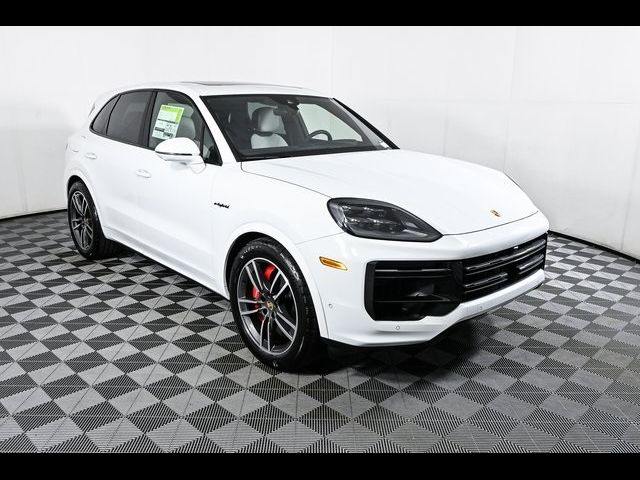 2024 Porsche Cayenne Turbo E-Hybrid