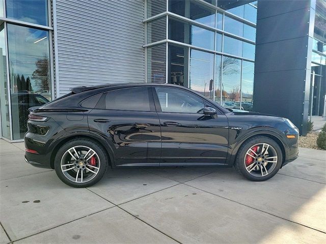 2024 Porsche Cayenne Turbo E-Hybrid