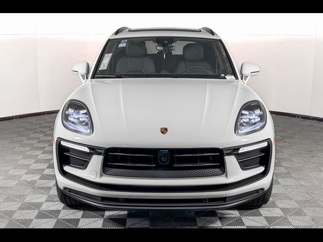 2024 Porsche Macan 