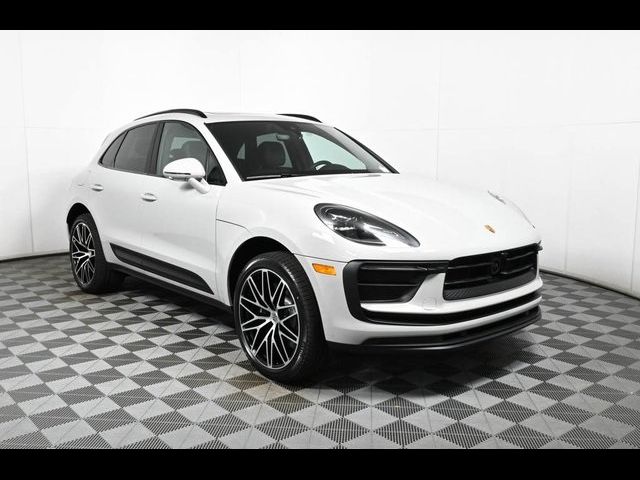 2024 Porsche Macan Base