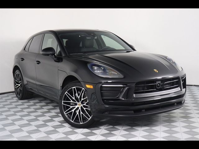 2024 Porsche Macan Base