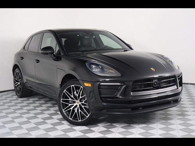 2024 Porsche Macan Base