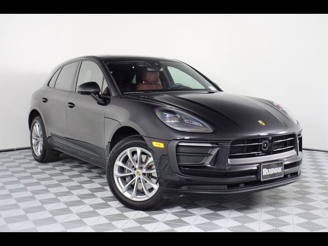 2024 Porsche Macan Base