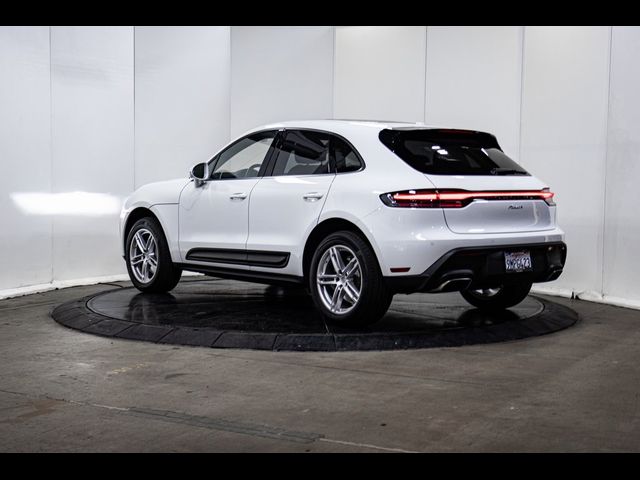 2024 Porsche Macan Base