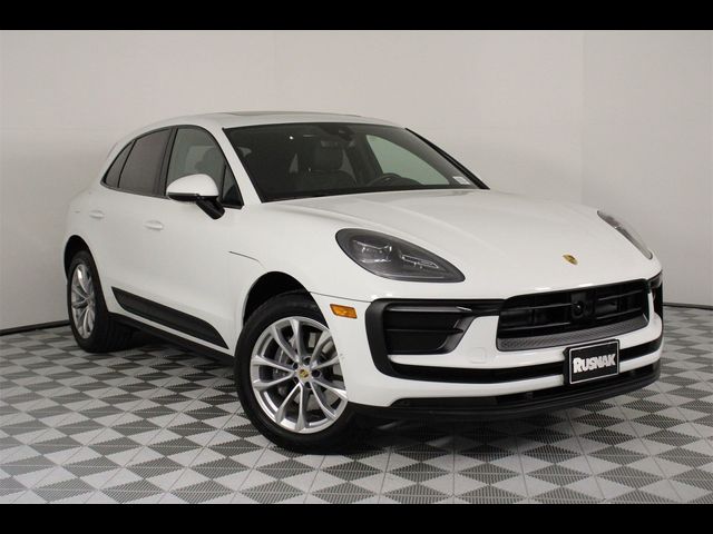 2024 Porsche Macan Base