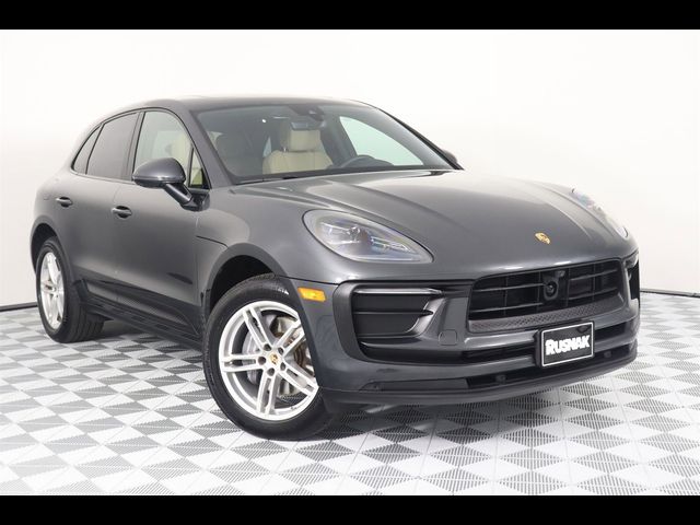 2024 Porsche Macan Base