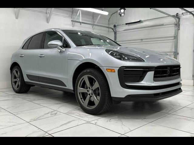 2024 Porsche Macan Base