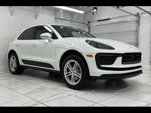 2024 Porsche Macan Base