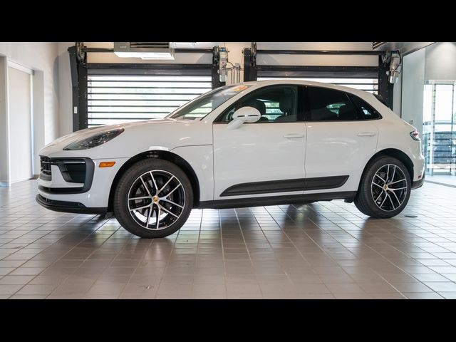 2024 Porsche Macan Base