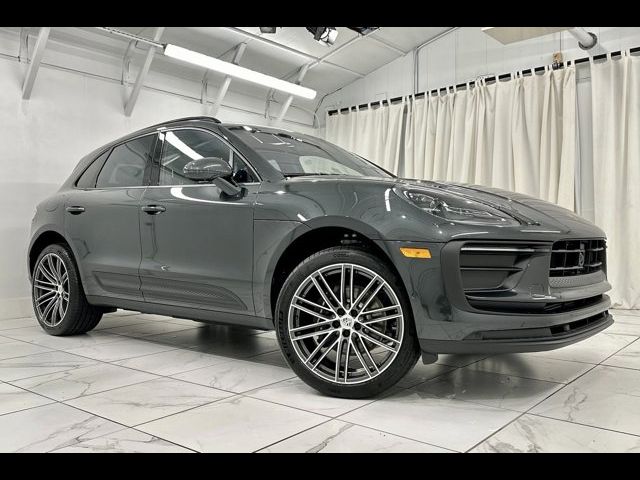 2024 Porsche Macan Base