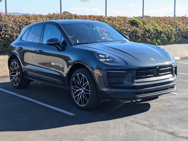 2024 Porsche Macan Base