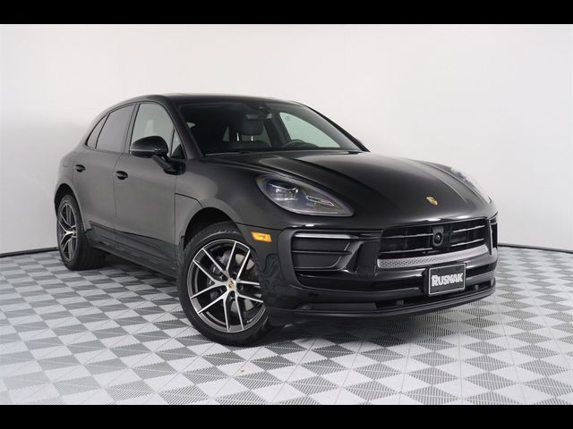 2024 Porsche Macan Base