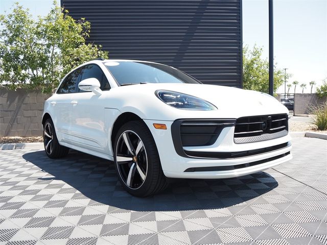 2024 Porsche Macan Base