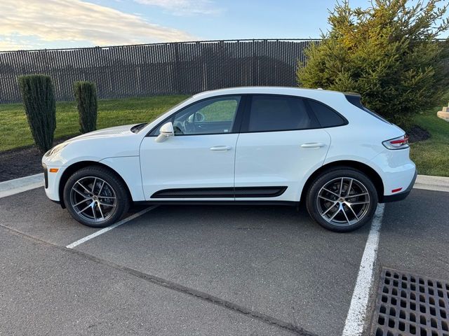 2024 Porsche Macan Base