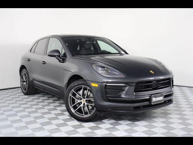 2024 Porsche Macan Base