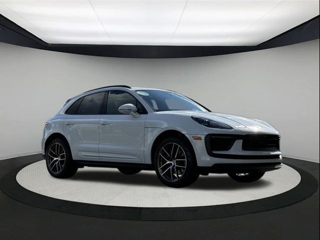 2024 Porsche Macan 