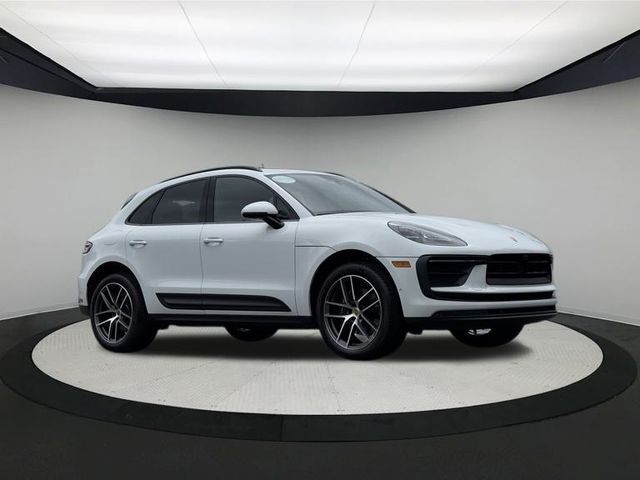 2024 Porsche Macan 