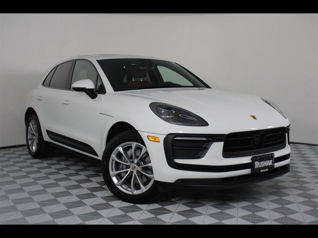 2024 Porsche Macan Base