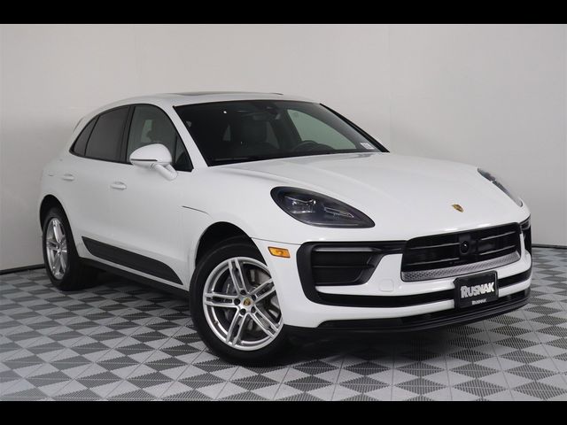 2024 Porsche Macan Base