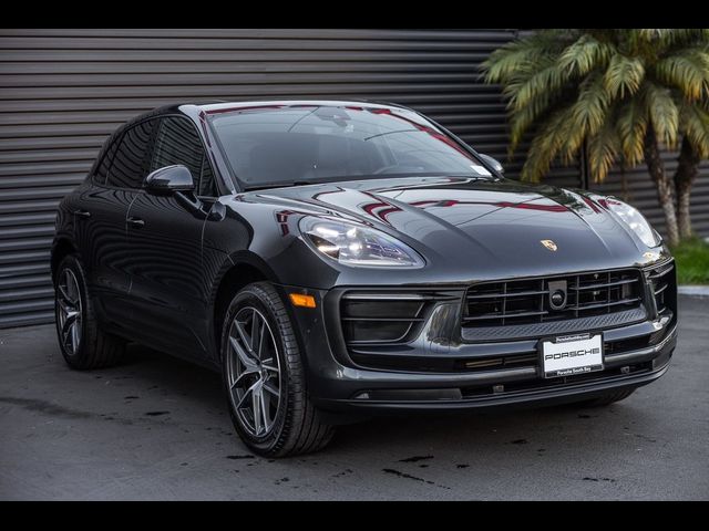 2024 Porsche Macan Base