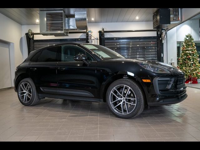 2024 Porsche Macan Base