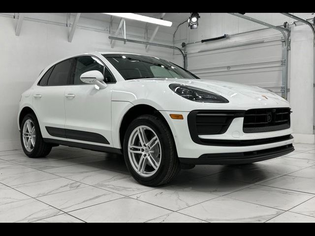 2024 Porsche Macan Base