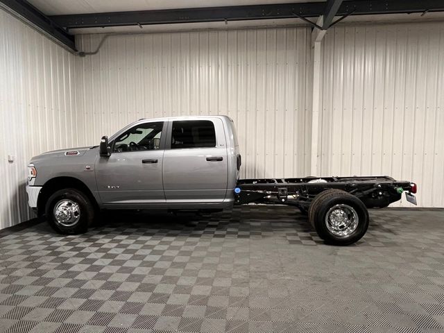 2024 Ram 3500 SLT