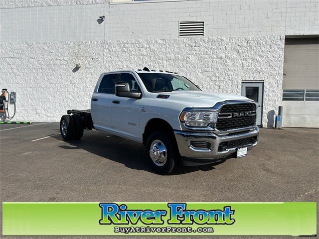 2024 Ram 3500 SLT