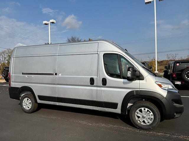 2024 Ram ProMaster Cargo Van SLT+