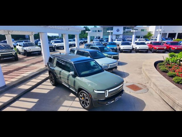 2024 Rivian R1S Adventure