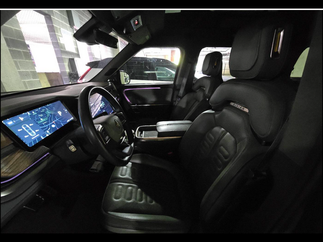 2024 Rivian R1S Adventure