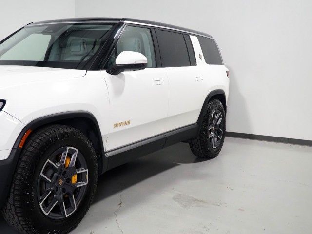 2024 Rivian R1S Adventure