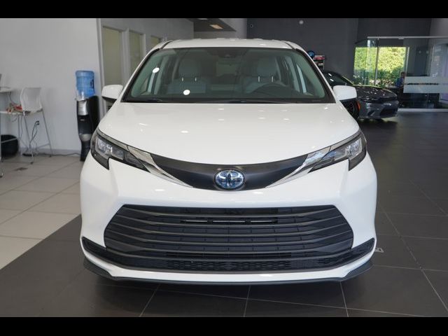 2024 Toyota Sienna LE