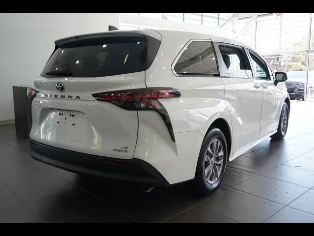 2024 Toyota Sienna LE