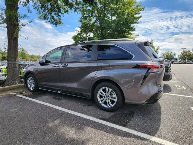 2024 Toyota Sienna Platinum