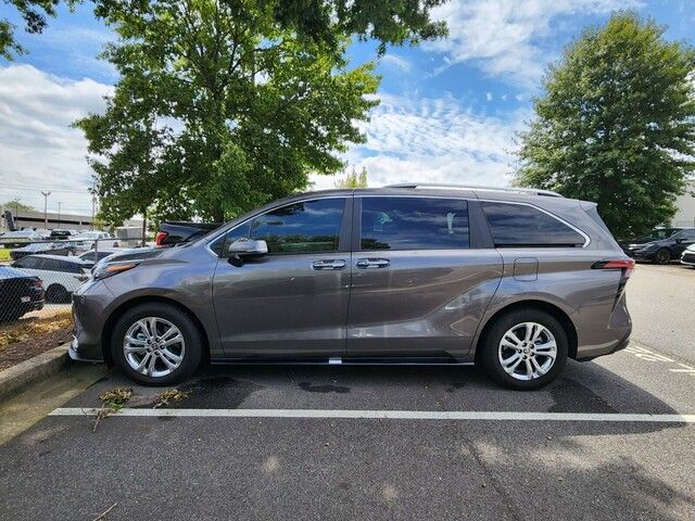 2024 Toyota Sienna Platinum