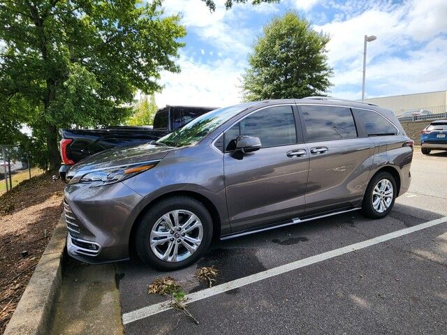 2024 Toyota Sienna Platinum