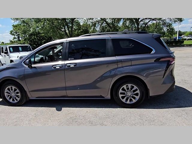 2024 Toyota Sienna XLE
