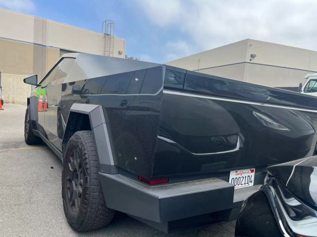 2024 Tesla Cybertruck Base