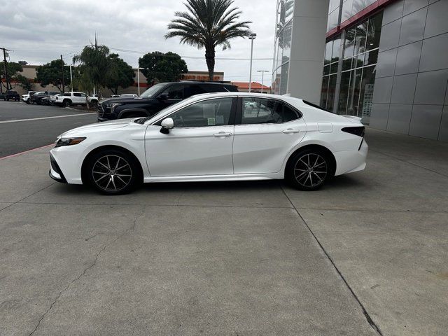 2024 Toyota Camry SE